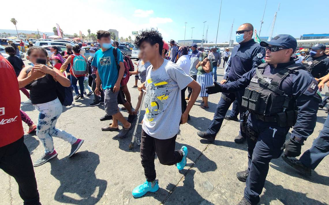 VIDEO Rumor moviliza a migrantes a la garita El Sol de Tijuana