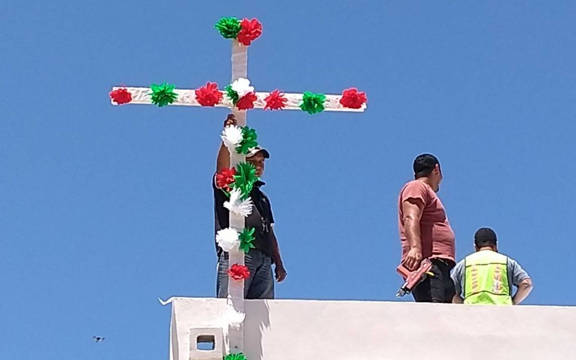 Celebran a la Santa Cruz en construcciones El Sol de Tijuana