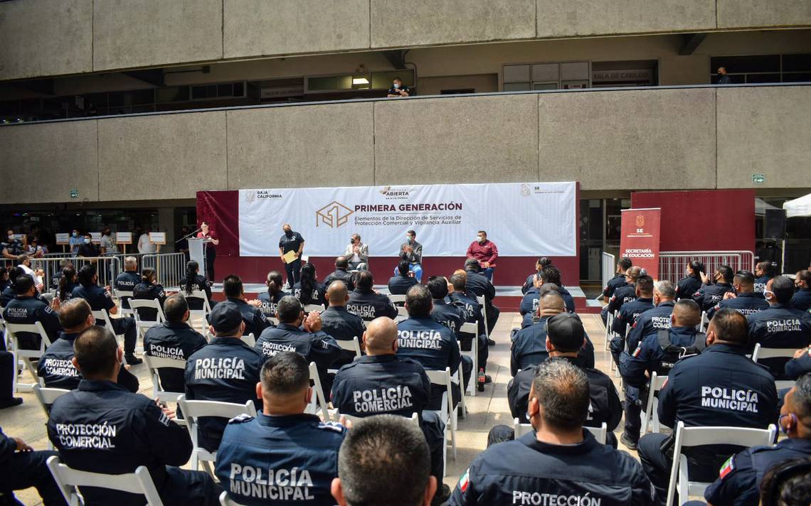 Se gradúan del bachillerato elementos de la policía comercial El Sol de Tijuana Noticias
