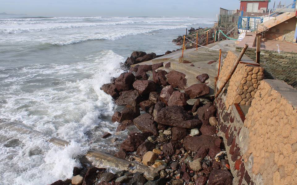 Una persona lesionada y un deslave de vivienda saldo de marea alta en  Rosarito - El Sol de Tijuana | Noticias Locales, Policiacas, sobre México,  Baja California y el Mundo